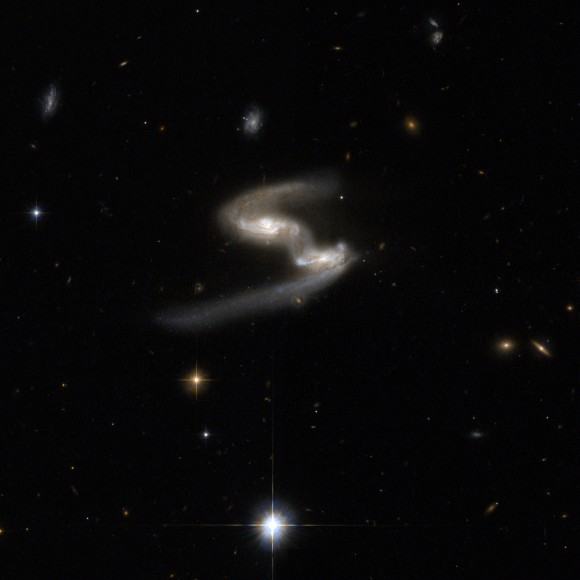 Hubble Collding-galaxies-ESO 77-14