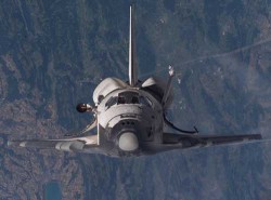 Shuttle discovery on approach to the ISS. Image credit: NASA