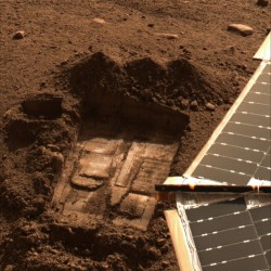 The trench known as Snow White on Sol 43 (NASA/JPL/UA)