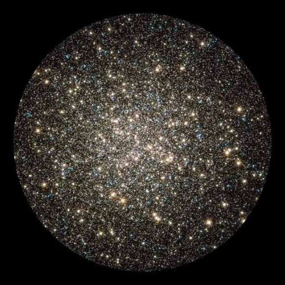The hundreds of thousands of stars orbiting inside the globular cluster M13 (HST/NASA)