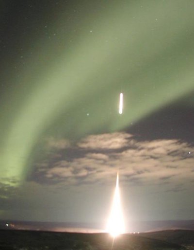 In this image from a similar test in 2003, a rocket carried a payload designed to measure high-frequency wave signals related to aurorae. Credit: Chuck Johnson and Astronomy.com In this image from a similar test in 2003, a rocket carried a payload designed to measure high-frequency wave signals related to aurorae. Credit: Chuck Johnson and Astronomy.com