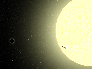 COROT-exo-7b, bottom left dot shadows in front of his central star (artists impression). Because of its proximity to large solar researchers suspect temperatures over 1000 degrees Celsius on the extrasolar planets. . Image: Klaudia Einhorn. COROT-exo-7b, bottom left dot shadows in front of his central star (artist's impression). Because of its proximity to large solar researchers suspect temperatures over 1000 degrees Celsius on the extrasolar planets. Image: Klaudia Einhorn.