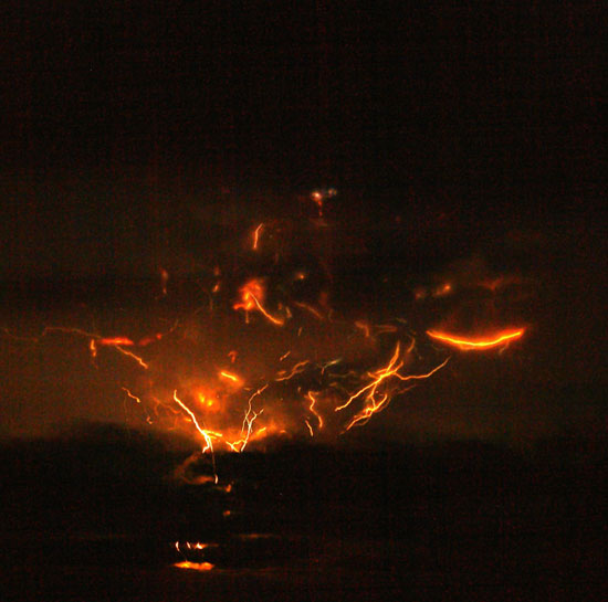 Redoubt lightning. Credit: Bretwood Higman Redoubt lightning. Credit: Bretwood Higman