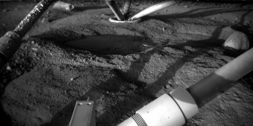 This image was taken by the Phoenix land on the 97th day of the mission. Credit: NASA/JPL This image was taken by the Phoenix land on the 97th day of the mission. Credit: NASA/JPL