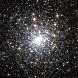 600px-Messier_30_Hubble_WikiSky