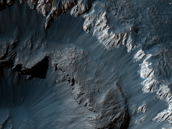 Interesting Crater in Meridiani Planum.  Credit: NASA/JPL/University of Arizona