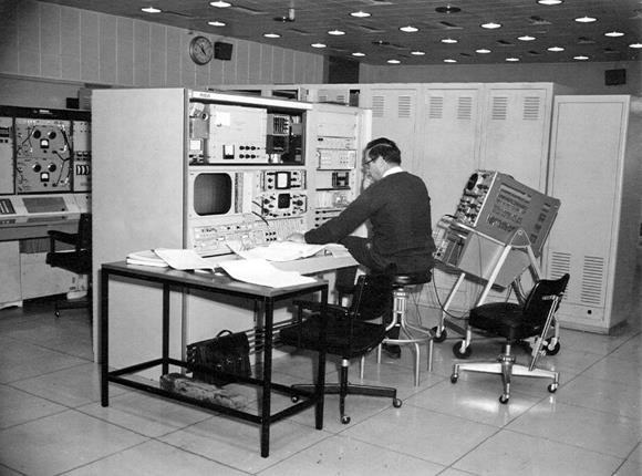 Ed von Renouard working at Honeysuckle Creek Tracking Station in Australia was the first person to see images from the Apollo 11 moonwalk. Image courtesty of Bruce Ekert. Ed von Renouard working at Honeysuckle Creek Tracking Station in Australia was the first person to see images from the Apollo 11 moonwalk. Image courtesty of Bruce Ekert.