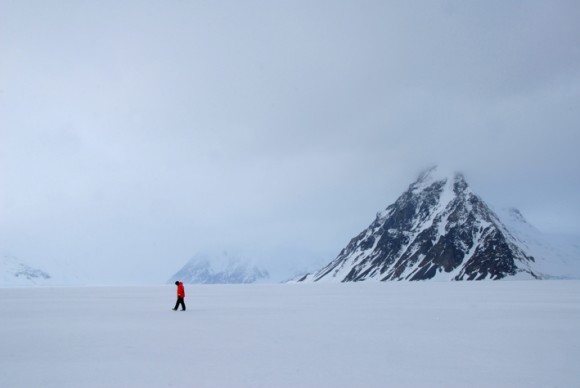 Image of the Chinese Kunlun base, near "Ridge A"