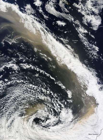 A river of dust over Eastern Australia on Sept. 24, 2009. NASA image courtesy Jeff Schmaltz, MODIS Rapid Response Team at NASA GSFC. Caption by Holli Riebeek. A river of dust over Eastern Australia on Sept. 24, 2009. NASA image courtesy Jeff Schmaltz, MODIS Rapid Response Team at NASA GSFC. Caption by Holli Riebeek.
