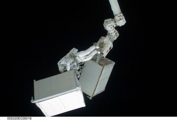 Heavy lifting in space. Credit: NASA Heavy lifting in space. Credit: NASA