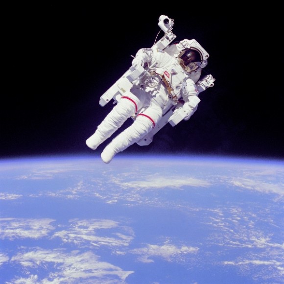 Manned Maneuvering Unit Manned Maneuvering Unit