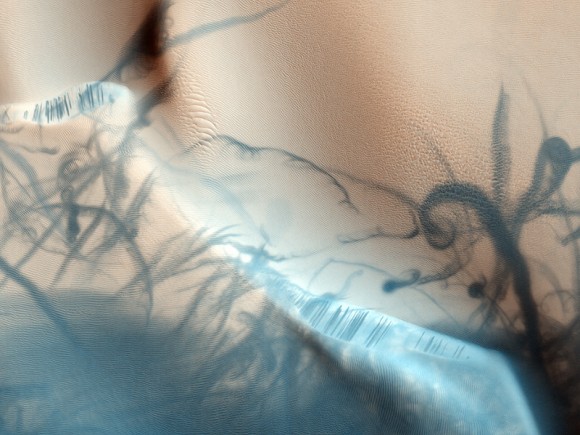Sand dunes on Mars from MRO's HiRISE camera. Credit: NASA/JPL University of Arizona Sand dunes on Mars from MRO's HiRISE camera. Credit: NASA/JPL University of Arizona