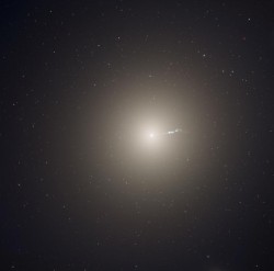m87_hubble