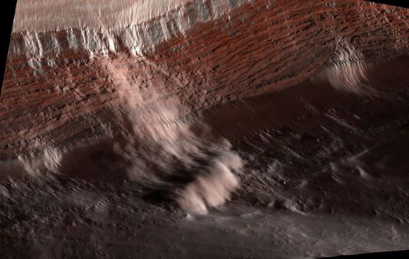 A single-image photoclinometric 3D reconstruction of the Mars avalanche from HiRISE. Image data: NASA/JPL/UA; 3D model: Bernhard Braun
