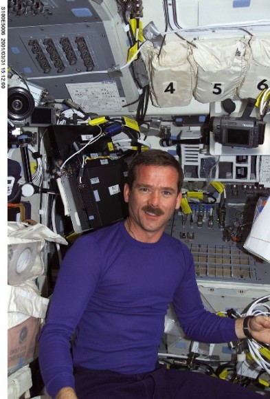 Hadfield on the flight deck of the Endeavour orbiter during the STS-100 mission. Credi: NASA