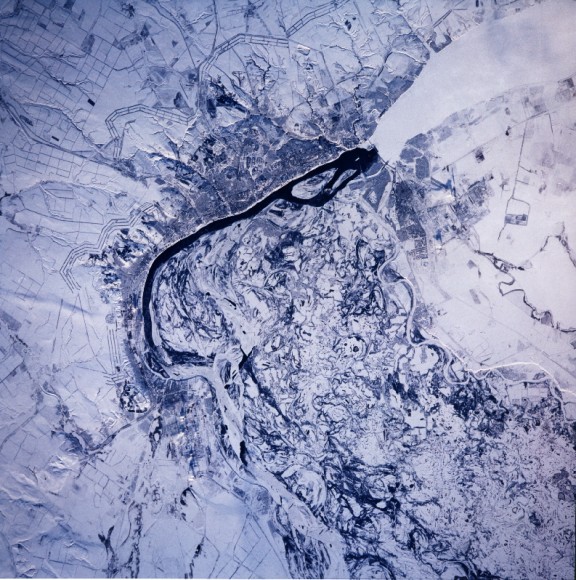 VOLGA RIVER, ICE, SNOW