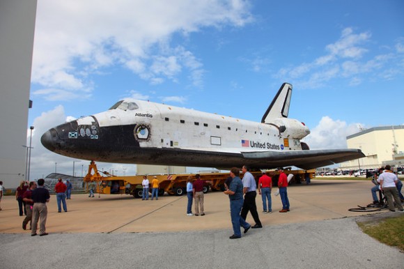 Atlantis moving to the Vehicle Assembly Building. Image credit: Alan Walters (awaltersphoto.com) for Universe Today