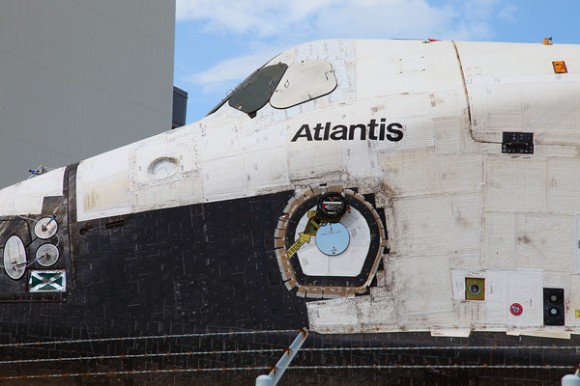 Atlantis during the last rollover to the VAB. Image credit: Alan Walters (awaltersphoto.com) for Universe Today