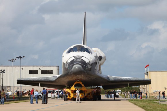 Atlantis during its likely last rollover to the VAB. Image credit: Alan Walters (awaltersphoto.com) for Universe Today