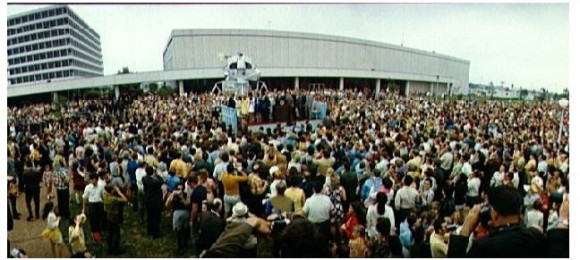 Employees at Johnson Space Center witnessing the President presenting the Presidential Medal of Freedom to the Apollo 13 Mission Operations Team (April 1970). Image courtesy Jerry Woodfill.