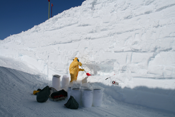 The extraction of clean snow from a trench near the CONCORDIA Antarctic station. Image courtesy of J. Duprat CSNSM-CNRS