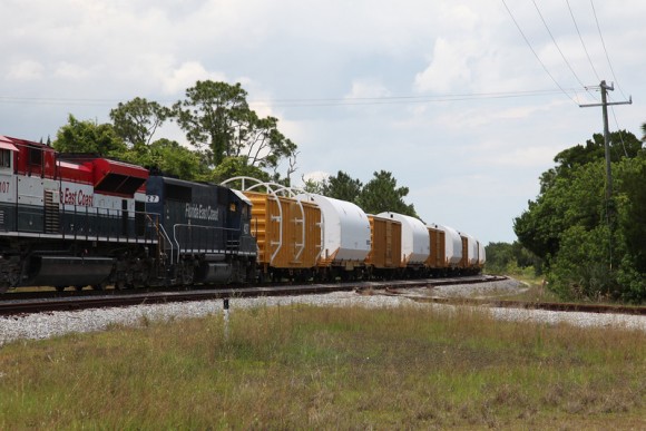 A Florida East Coast engine brought the SRB railcars to KSC. Credit: Alan Walters (awaltersphoto.com) for Universe Today.