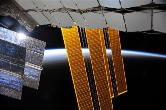 Sunrise as seen by Doug Wheelock (Astro_Wheels on Twitter) from the ISS.