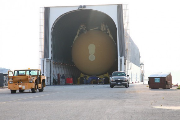 Arrival of ET-138 at KSC. Credit: Alan Walters (awaltersphoto.com) for Universe Today