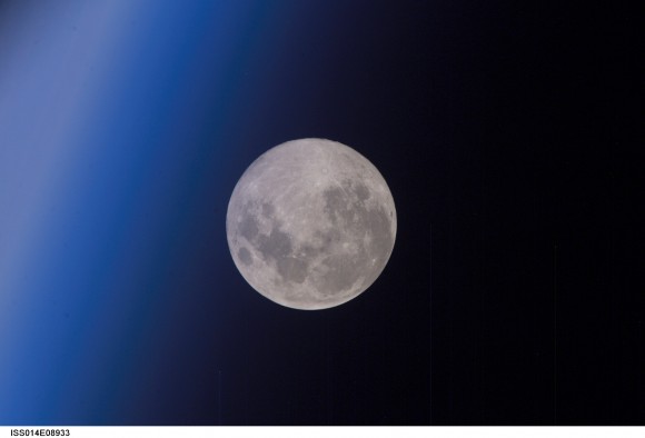 Why Does the Moon Look Bigger on the Horizon Why Does the Moon Look Bigger on the Horizon