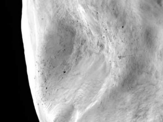 Zoom in on a possible landslide and boulders at the highest resolution. Image credit: ESA 2010 MPS for OSIRIS Team MPS/UPD/LAM/IAA/RSSD/INTA/UPM/DASP/IDA