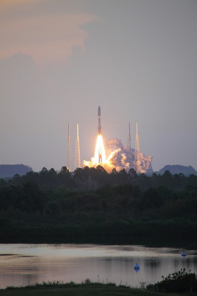 AEHF launch. Credit: Alan Walters (awaltersphoto.com) for Universe Today