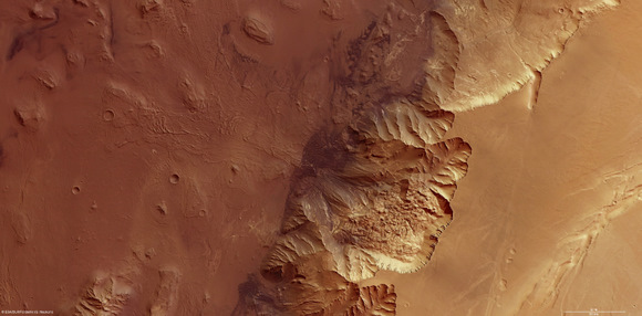 Melas Chasma stretches for more than 4000 km across the face of Mars. Credits: ESA/DLR/FU Berlin (G. Neukum)