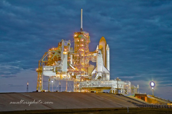 Discovery on the launchpad. Credit: Alan Walters (awaltersphoto.com) for Universe Today.