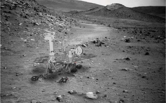 A composite image of how the Spirit rover probably looks, stuck in Gusev Crater. Credit: NASA, image editing by Stu Atkinson.