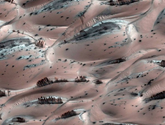 A truly alien landscape on Mars. Credit: NASA/JPL/University of Arizona