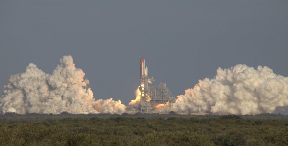 Discovery just after liftoff. Credit: Alan Walters (awaltersphoto.com) for Universe Today.