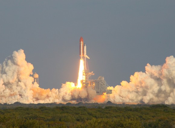 Discovery's final launch. Credit: Alan Walters (awaltersphoto.com) for Universe Today.