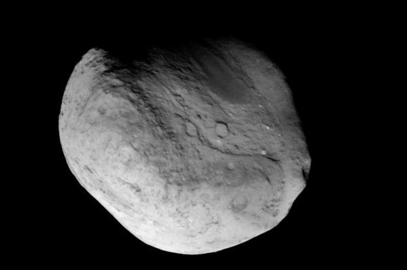 NASA's Stardust-NExT mission took this image of comet Tempel 1 at 8:39 p.m. PST (11:39 p.m. EST) on Feb 14, 2011. The comet was first visited by NASA's Deep Impact mission in 2005. Credit: NASA/JPL-Caltech/Cornell. Image brightened and enhanced to show additional detail.