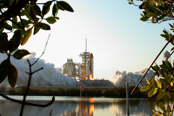 Just after SRB light. Credit: Alan Walters (awaltersphoto.com) for Universe Today.