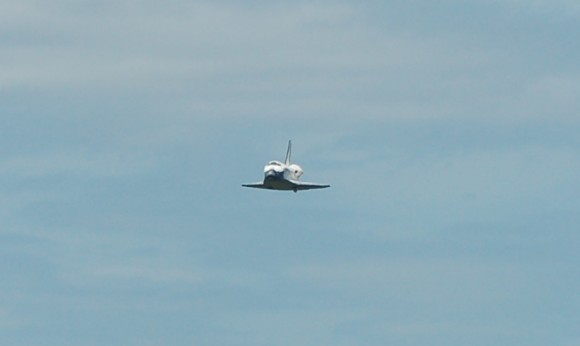A long-range shot, showing Discovery on approach to the Shuttle Landing Facility. Credit: Jason Rhian