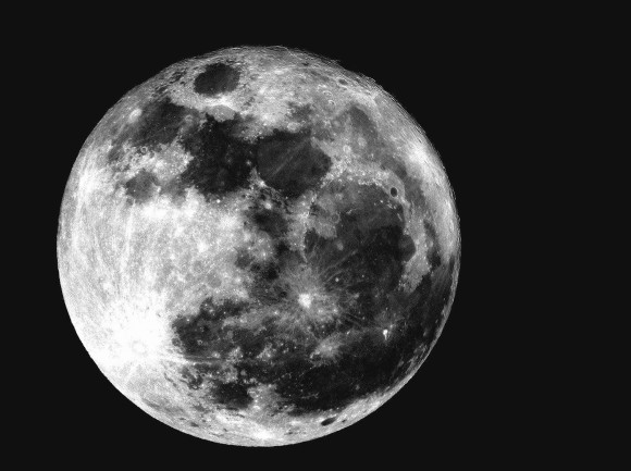 The Moon over Teneriffa, Canary Islands. Camera: Atik 314 E, Astrotrac and 70/420 tube. Credit: Vesa K.