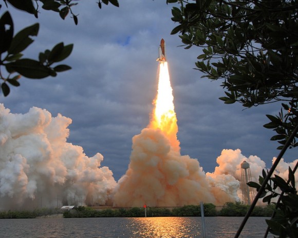 How the mission started: Endeavour's final launch on May 16, 2011. Credit: Alan Walters (awaltersphoto.com) for Universe Today.
