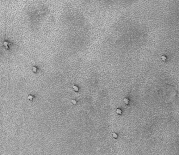 MRO's Context Camera (CTX) image MRO CTX B17_016407_2528_XN_72N029W of the same location. Credit: MSSS