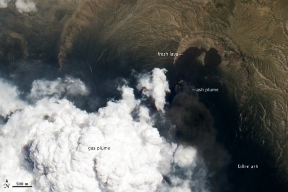 This natural-color image shows a close-up view of the volcanic plume and eruption site of the Nabro volcano. Credit: the Advanced Land Imager (ALI) aboard the Earth Observing-1 (EO-1) satellite.