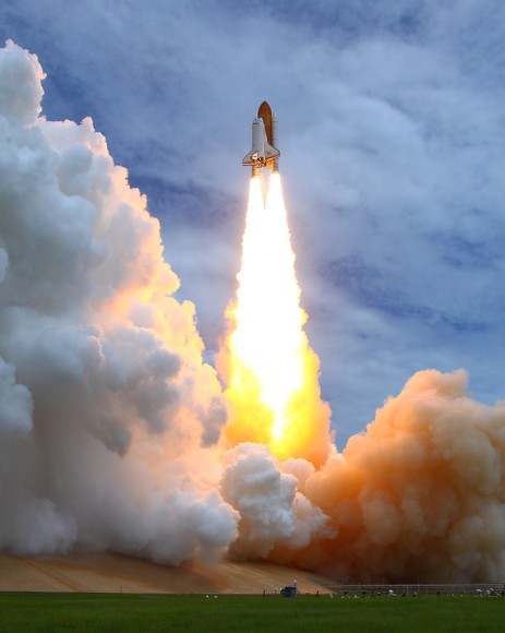 Atlantis launches one last time. Credit: Alan Walters (awaltersphoto.com) for Universe Today.