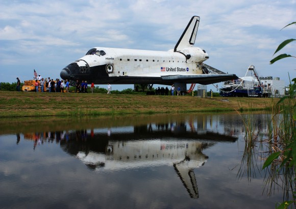 STS-135_Towback