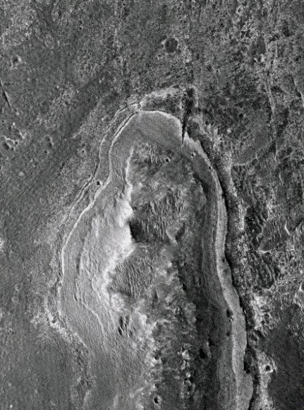 An usual dagger-shaped feature along the rim of Endeavour Crater, as seen by the HiRISE camera on the Mars Reconnaissance Orbiter. Credit: NASA/JPL
