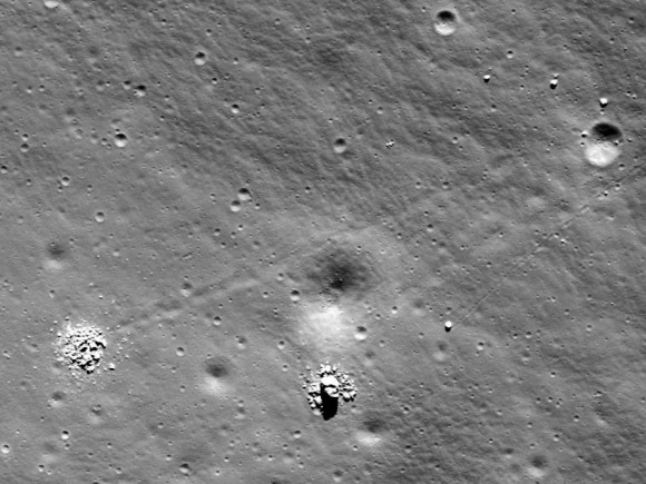 Boulders Schiller Crater
