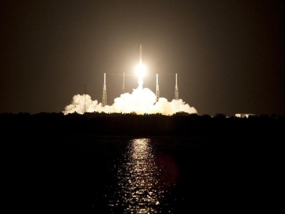 694674main_spacex2_launch_cropped_946-710