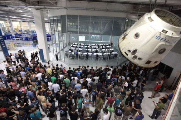 space x employeed watch falcon 9 and dragon launch